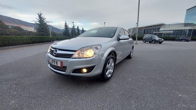 Opel Astra 2008, 272,300 km - 1.4 l - Şəki