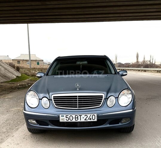 Mercedes E 240-1