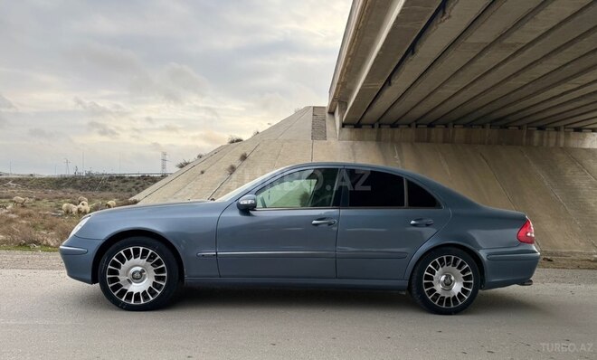 Mercedes E 240-2