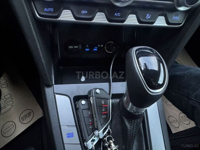 Hyundai Elantra 2020, 106,353 km - 2.0 л - Bakı
