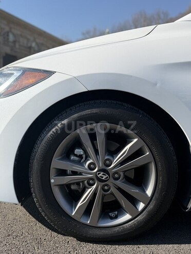 Hyundai Elantra 2018, 68,000 km - 2.0 л - Qəbələ