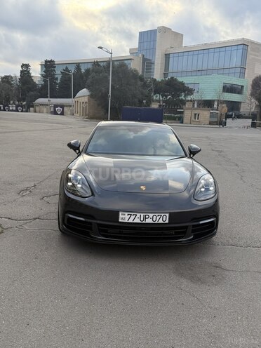 Porsche Panamera-3