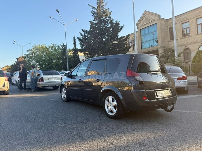 Renault Grand Scenic-6