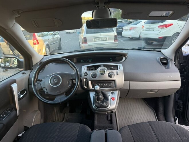 Renault Grand Scenic-5