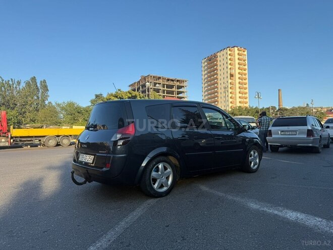 Renault Grand Scenic-4