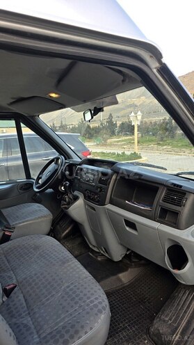 Ford Transit-8