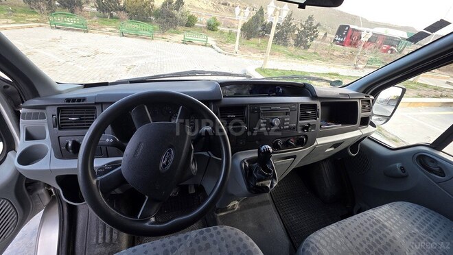 Ford Transit-9