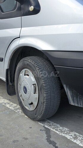Ford Transit-14