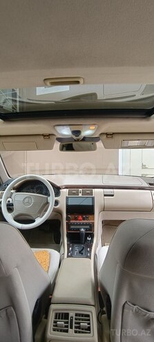 Mercedes E 240-6