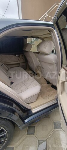 Mercedes E 240-11