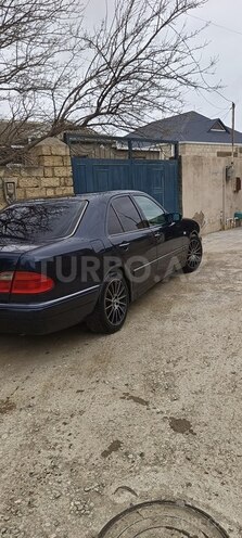 Mercedes E 240-5