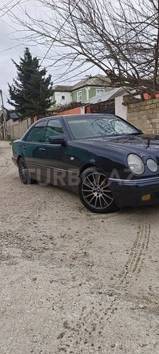 Mercedes E 240-3