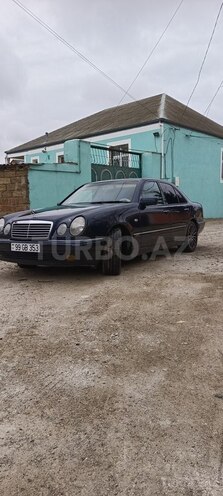 Mercedes E 240-2