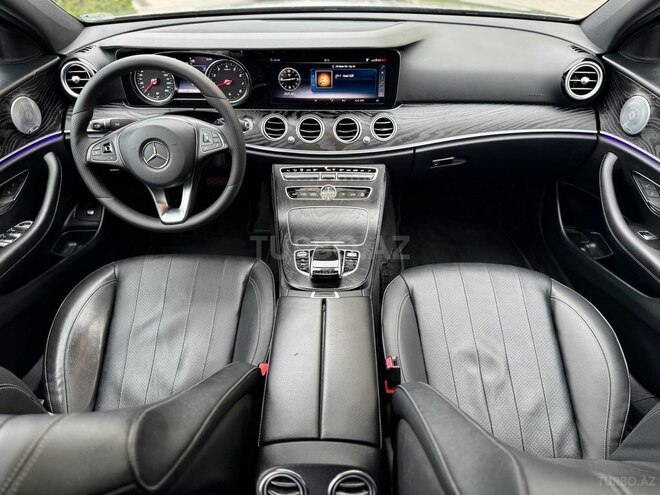 Mercedes E 300-11
