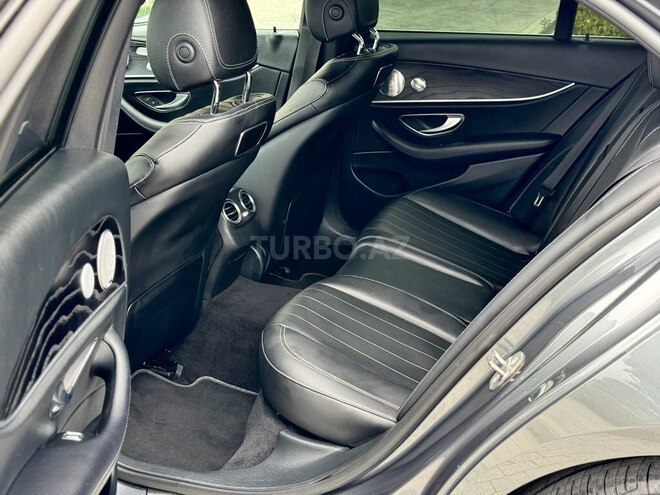 Mercedes E 300-17