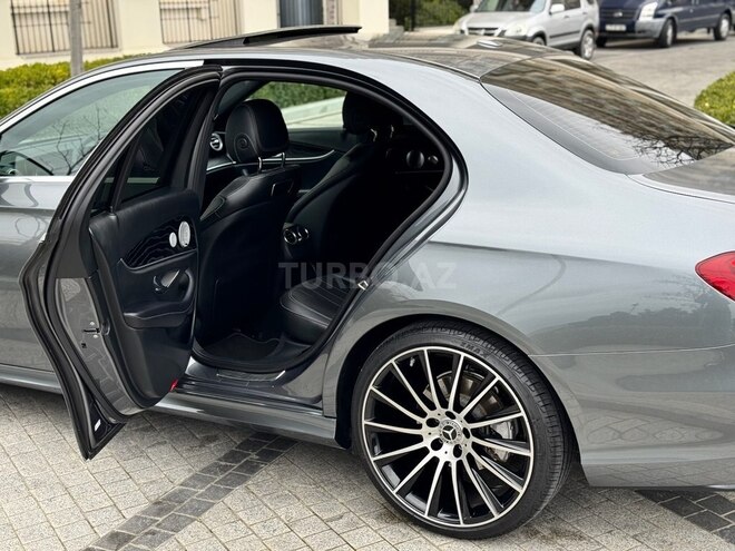 Mercedes E 300-19