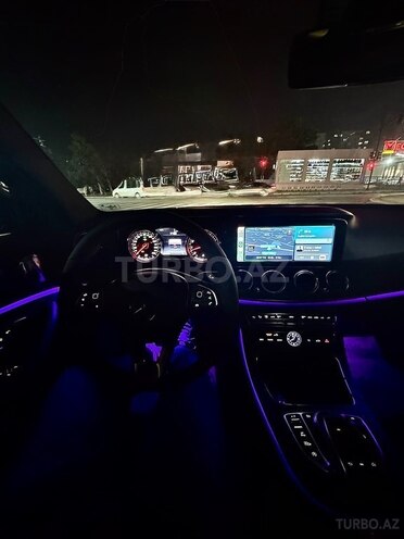 Mercedes E 300-21