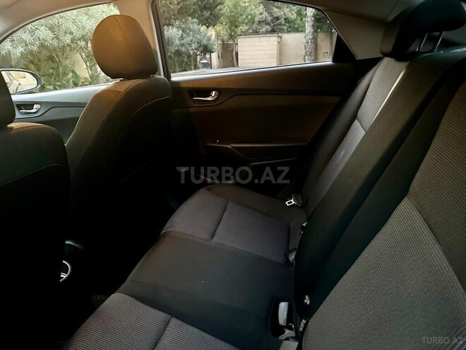 Hyundai Accent-9