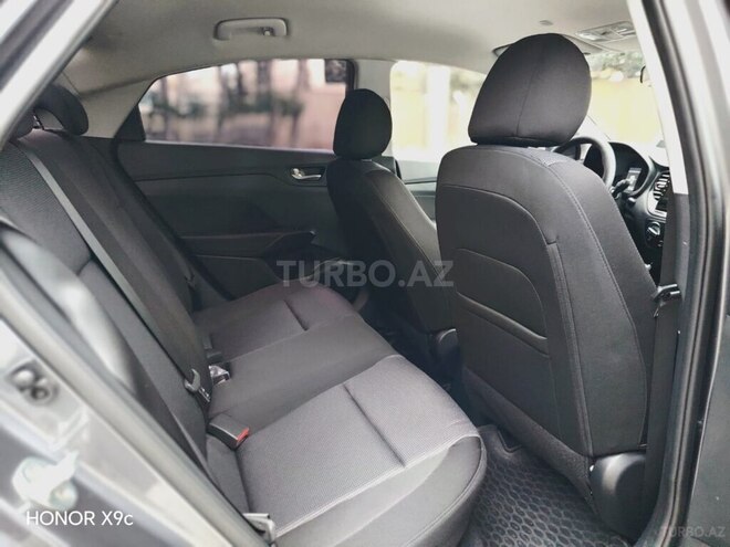 Hyundai Accent-12