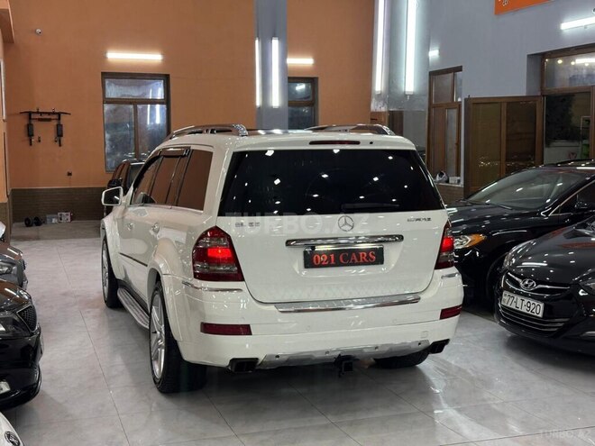 Mercedes GL 500 4MATIC-10