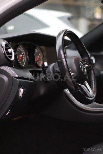 Mercedes E 300-10