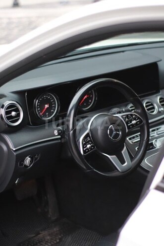 Mercedes E 300-9