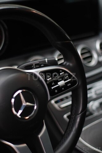Mercedes E 300-11