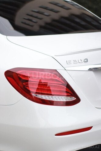 Mercedes E 300-5