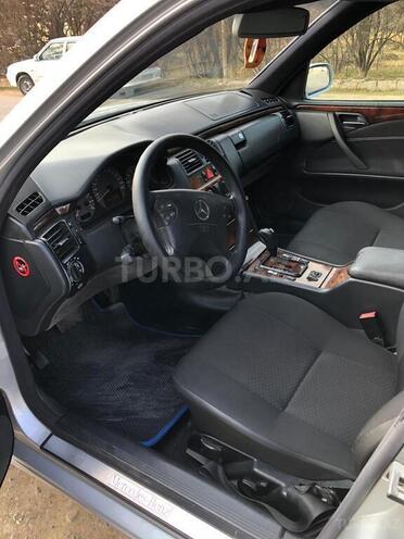 Mercedes E 240 2000, 214,583 km - 2.4 l - Qazax