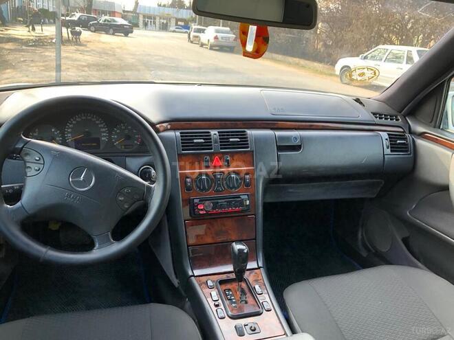 Mercedes E 240 2000, 214,583 km - 2.4 l - Qazax