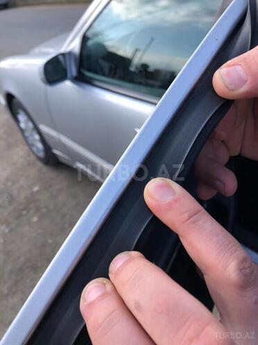 Mercedes E 240 2000, 214,583 km - 2.4 l - Qazax