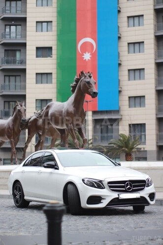 Mercedes E 300-1