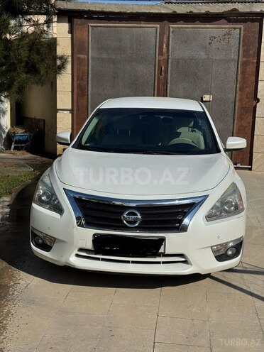 Nissan Altima-1