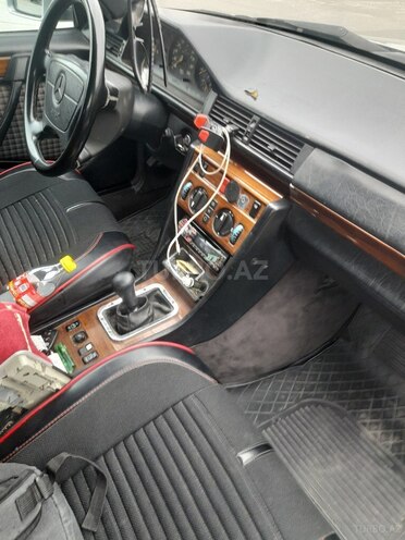 Mercedes E 300 1995, 693,980 km - 3.0 л - İmişli