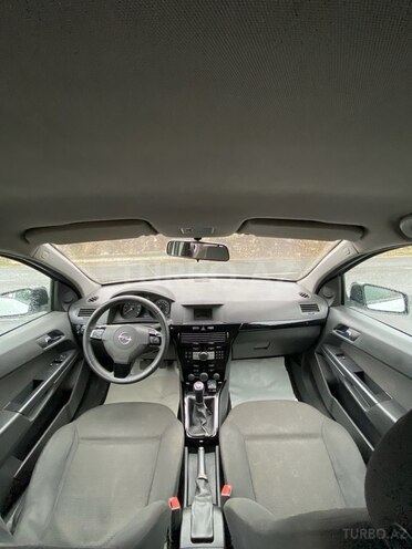 Opel Astra 2009, 300,100 km - 1.4 l - Şəki