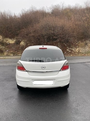 Opel Astra 2009, 300,100 km - 1.4 l - Şəki
