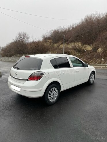 Opel Astra 2009, 300,100 km - 1.4 l - Şəki