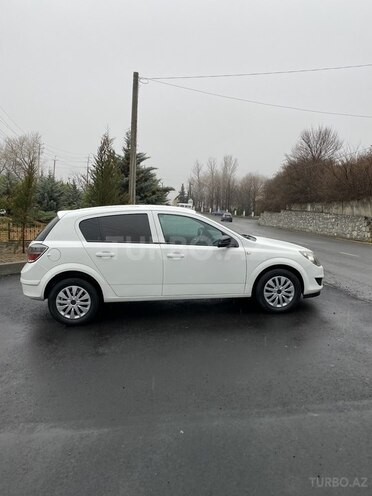 Opel Astra 2009, 300,100 km - 1.4 l - Şəki