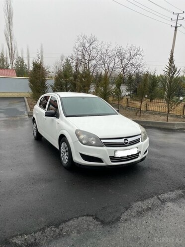 Opel Astra 2009, 300,100 km - 1.4 l - Şəki