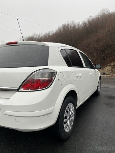 Opel Astra 2009, 300,100 km - 1.4 l - Şəki