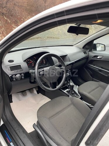Opel Astra 2009, 300,100 km - 1.4 l - Şəki