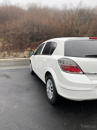 Opel Astra 2009, 300,100 km - 1.4 l - Şəki