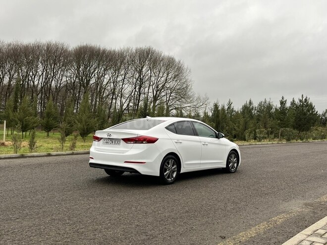 Hyundai Elantra 2017, 177,000 km - 2.0 л - Masallı