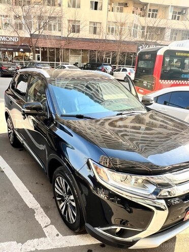 Mitsubishi Outlander-2
