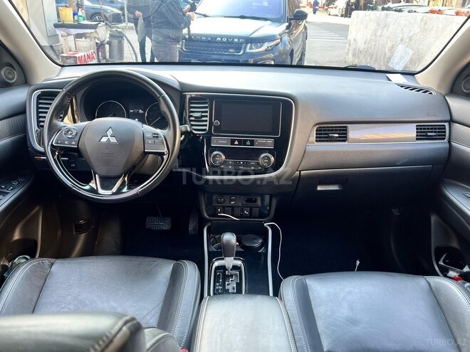 Mitsubishi Outlander-13