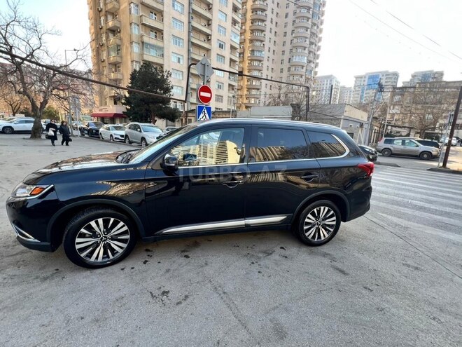 Mitsubishi Outlander-3