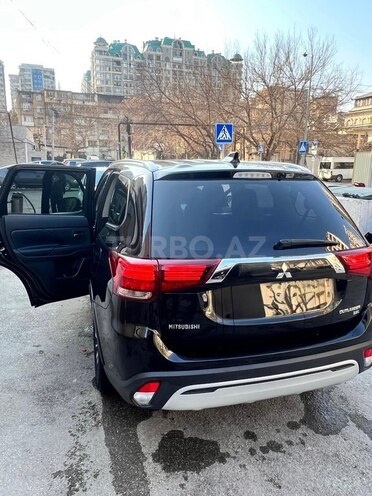 Mitsubishi Outlander-11