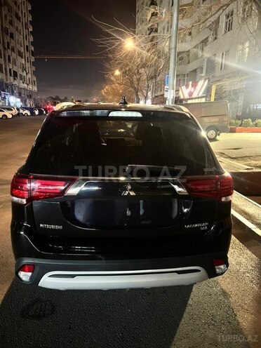 Mitsubishi Outlander-12