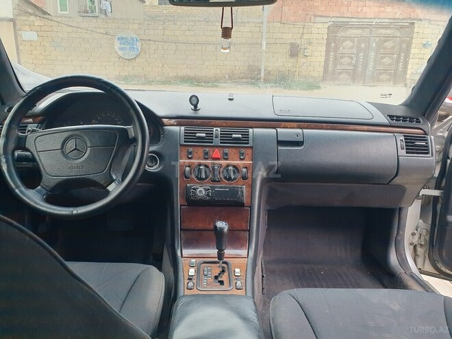 Mercedes E 220 1998, 560,000 km - 2.2 l - Xırdalan