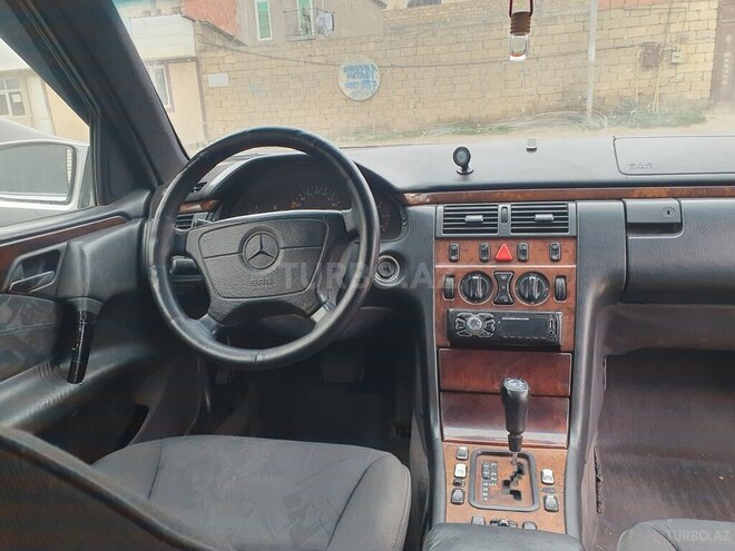 Mercedes E 220 1998, 560,000 km - 2.2 l - Xırdalan